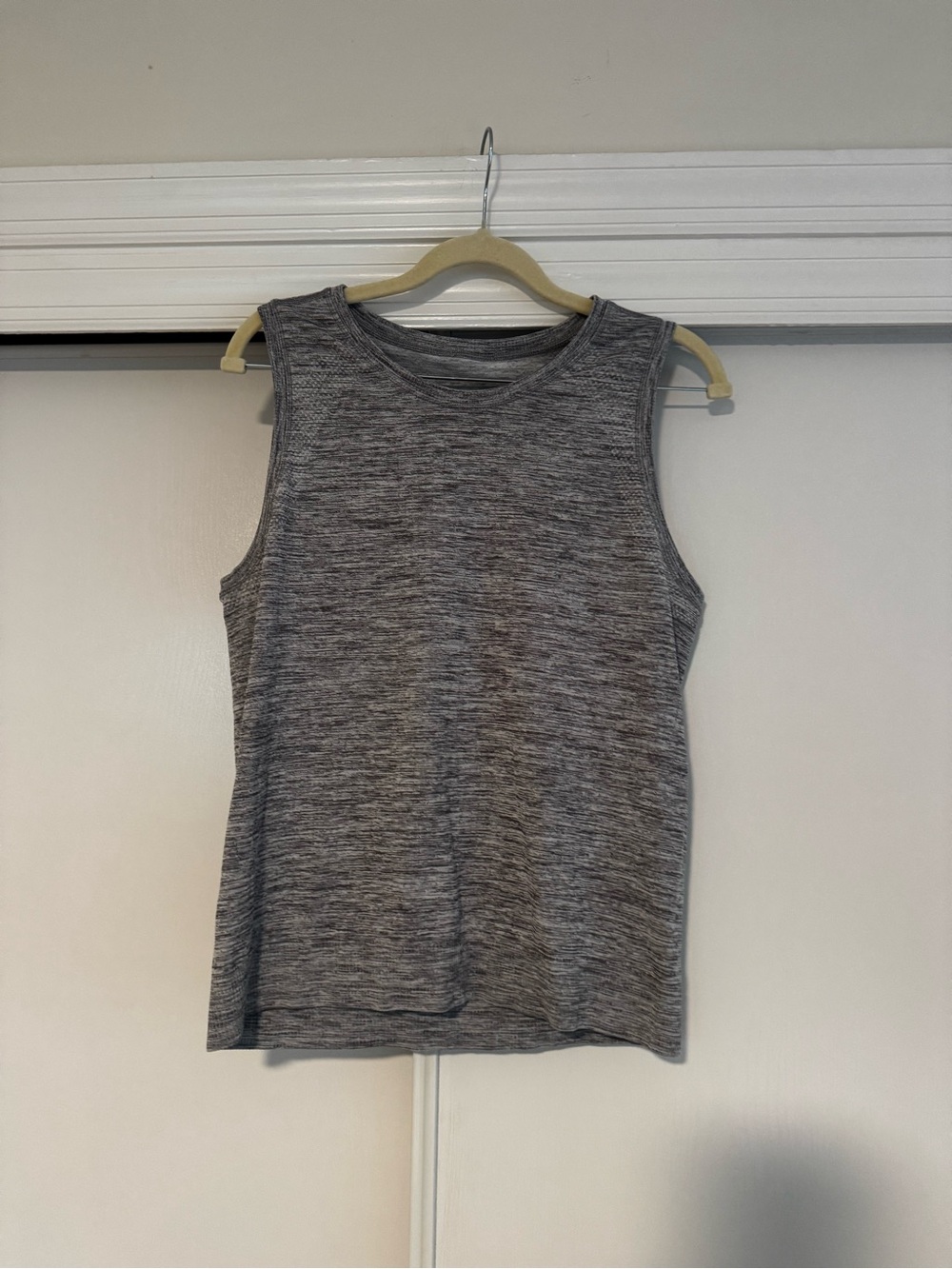 Athleta Women’s Grey Workout Sleeveless Knit Tank Top